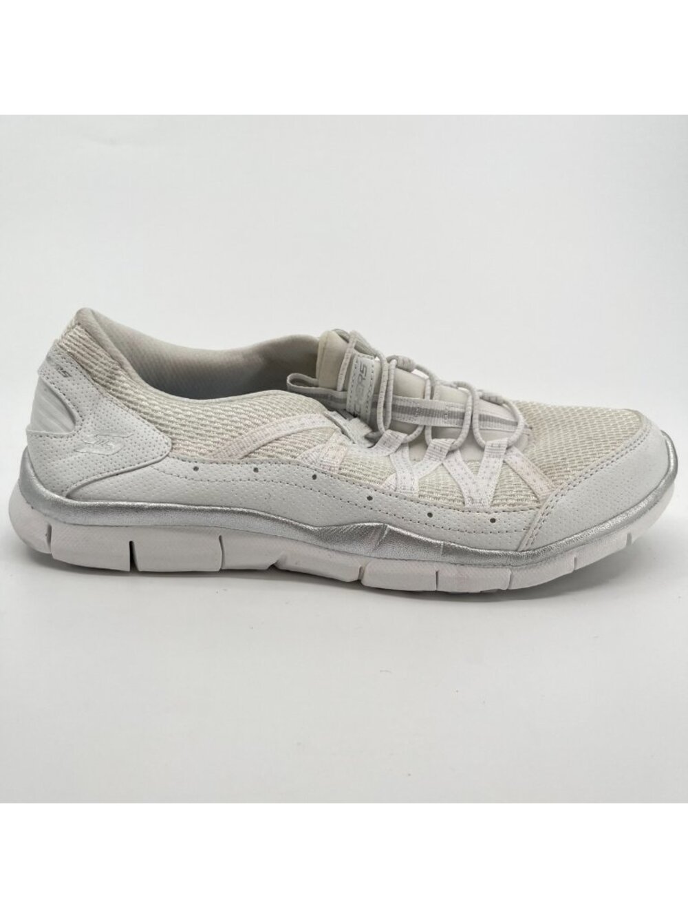 Skechers Gratis Strolling Womens Size 7 White Athletic Running Shoes Sneakers